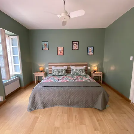 Petit Rousset Noyer Apartman *