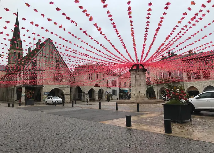 Petit Rousset Noyer شقة