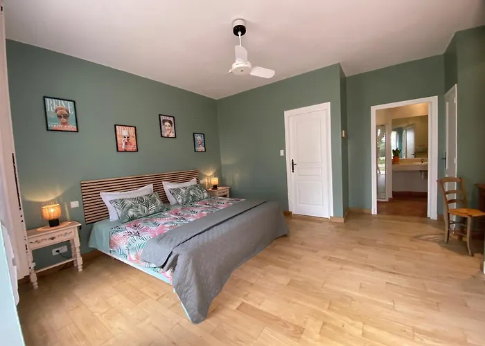 Petit Rousset Noyer * إيميت